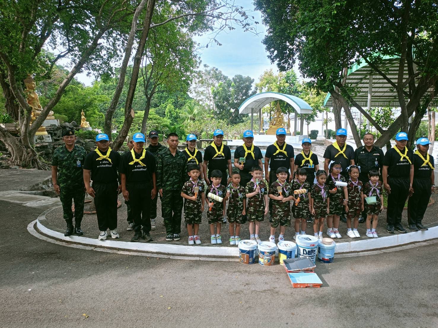 กิจกรรมจิตอาสาร่วมกันพัฒนาสถานที่บริเวณรอบโรงเรียน